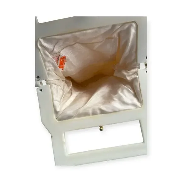 Vintage LaRegale ltd. top handle purse | white | kiss clasp | no missing beads - Picture 3 of 3